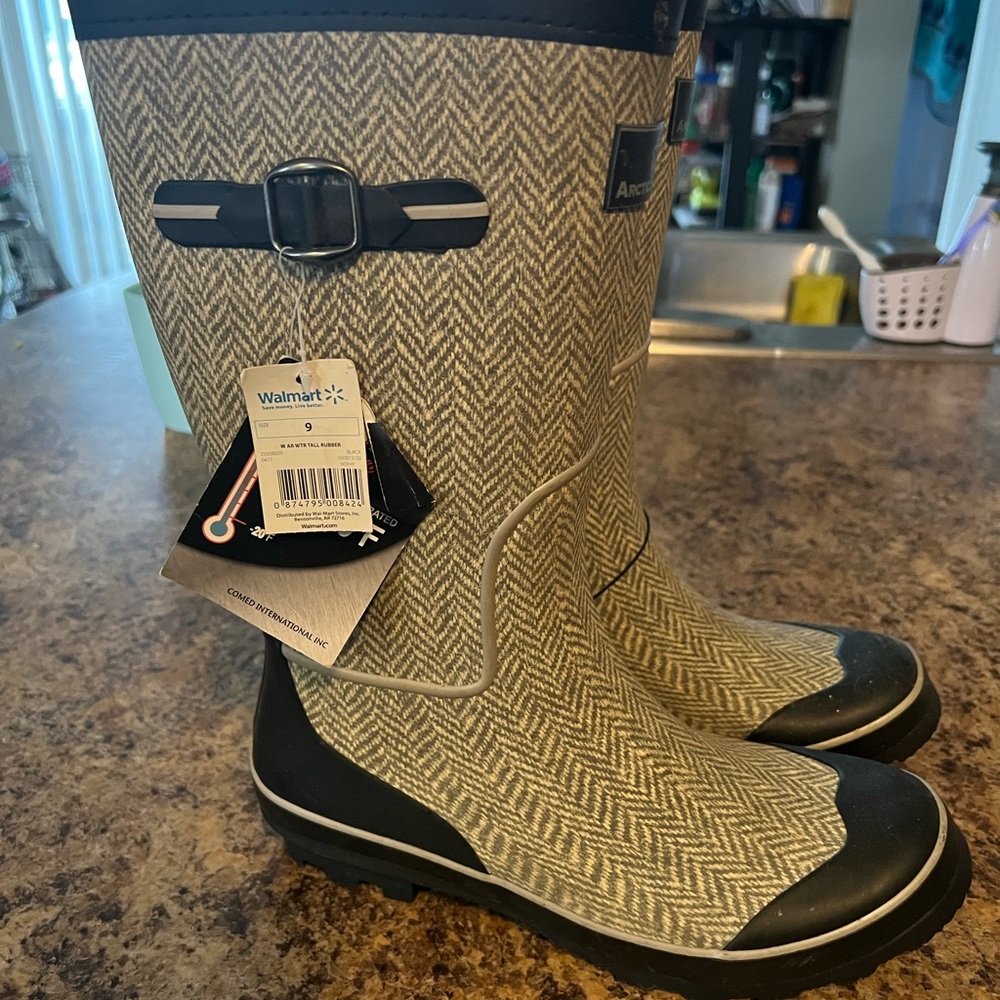 All weather boots